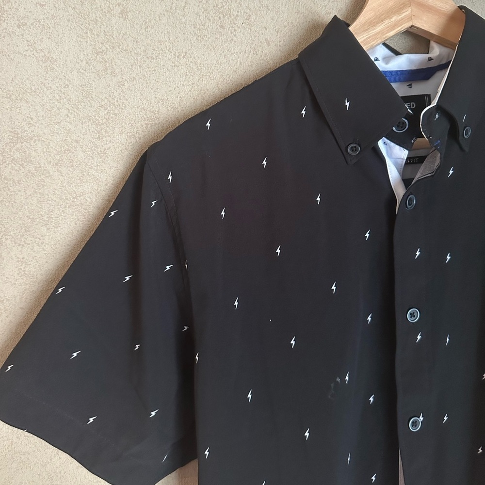 Men’s Black Lightning Bolt Casual Button Down Shirt Size Small